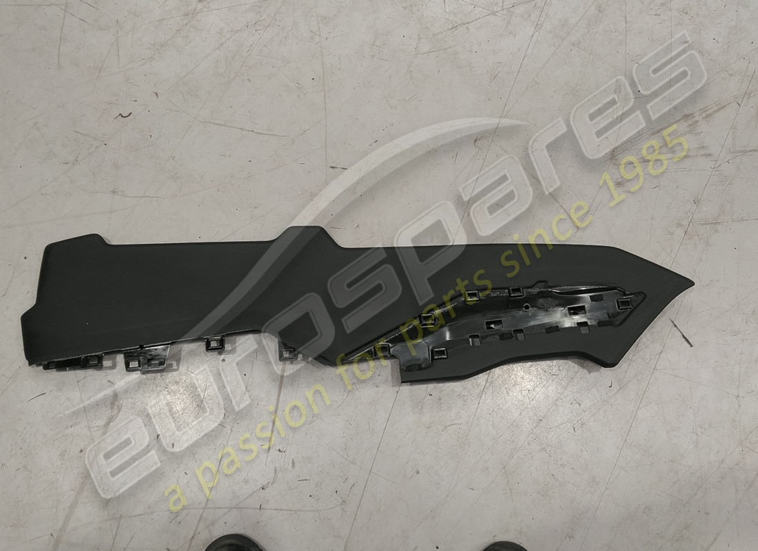 GEBRAUCHTE Lamborghini SEITENVERKLEIDUNG. TEILENUMMER 4ML863303GQG8 (1)