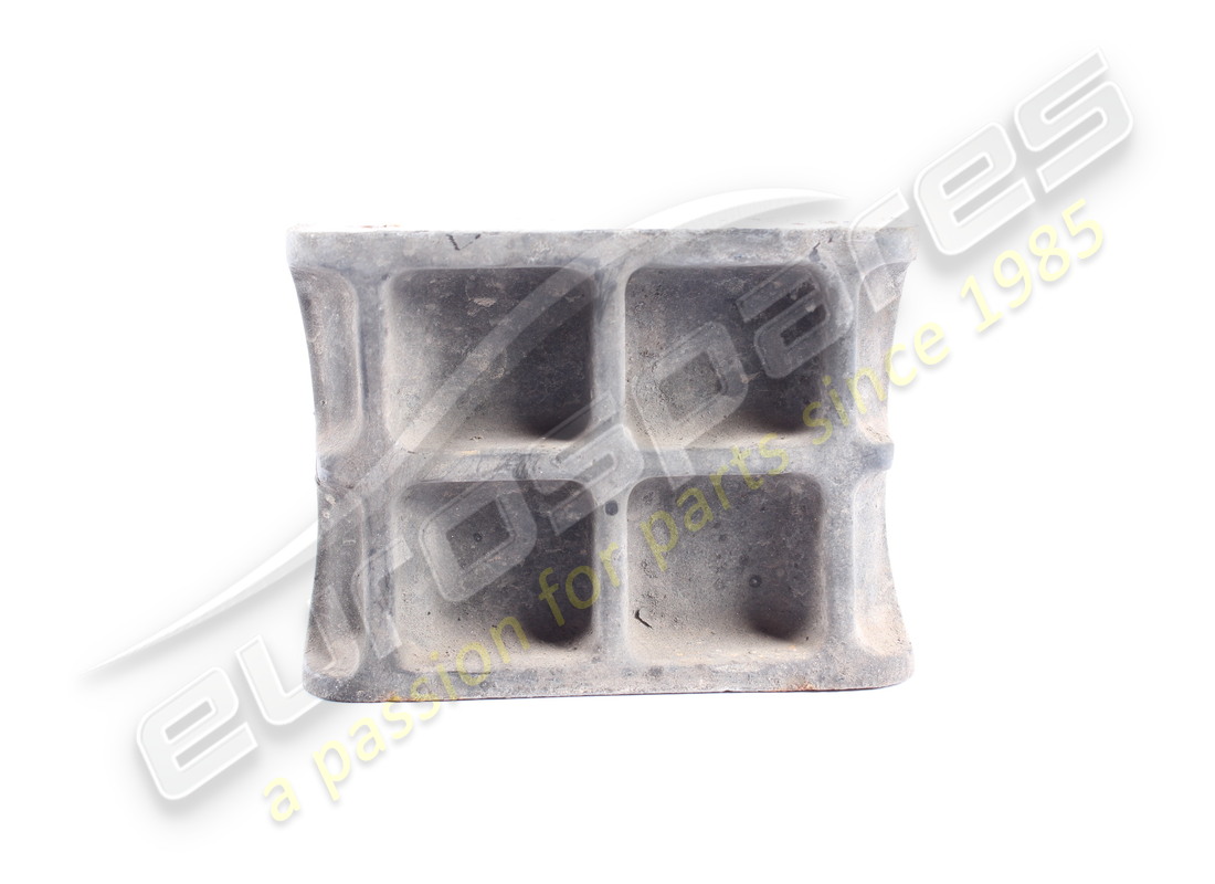 gebrauchter ferrari distanzblock. teilenummer 158048 (2)