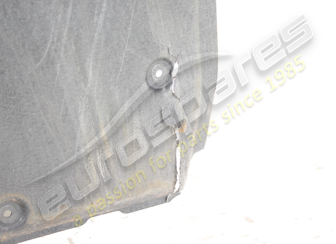 beschädigte porsche unterbodenverkleidung. teilenummer 992825523m (5)