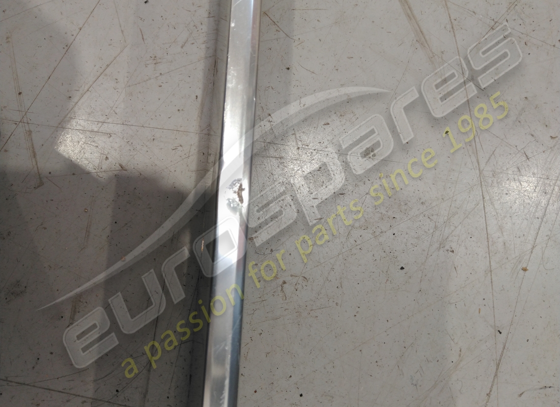 GEBRAUCHT Ferrari RH-RINNENFORM . TEILENUMMER 40114308 (1)