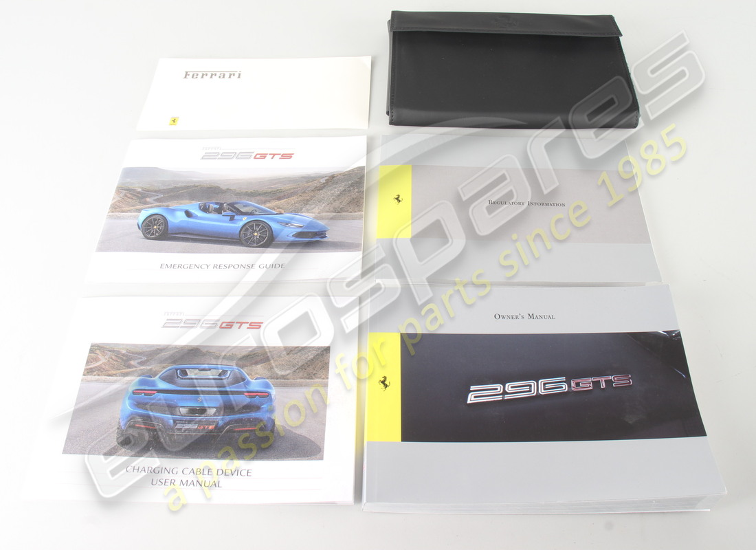 gebraucht ferrari ferrari 296 booklet-paket komplett mit garantiebuch. teilenummer eap1481295 (1)