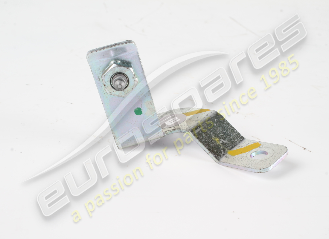 gebrauchte maserati rechte halterung. teilenummer 670005887 (2)