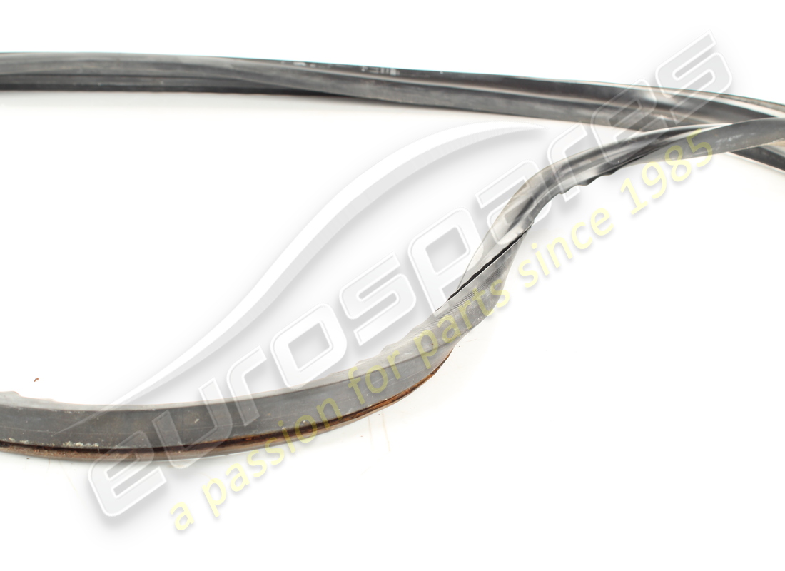 GEBRAUCHTE FERRARI HINTERE BILDSCHIRM-GUMMIUMDECKUNG. TEILENUMMER 60854400 (3) gebrauchte ferrari hintere bildschirm-gummiumdeckung. teilenummer 60854400 (3)