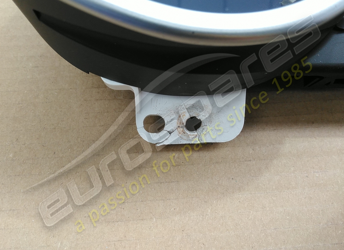 beschädigt maserati maserati teil 670100154. teilenummer 670100154 (2)