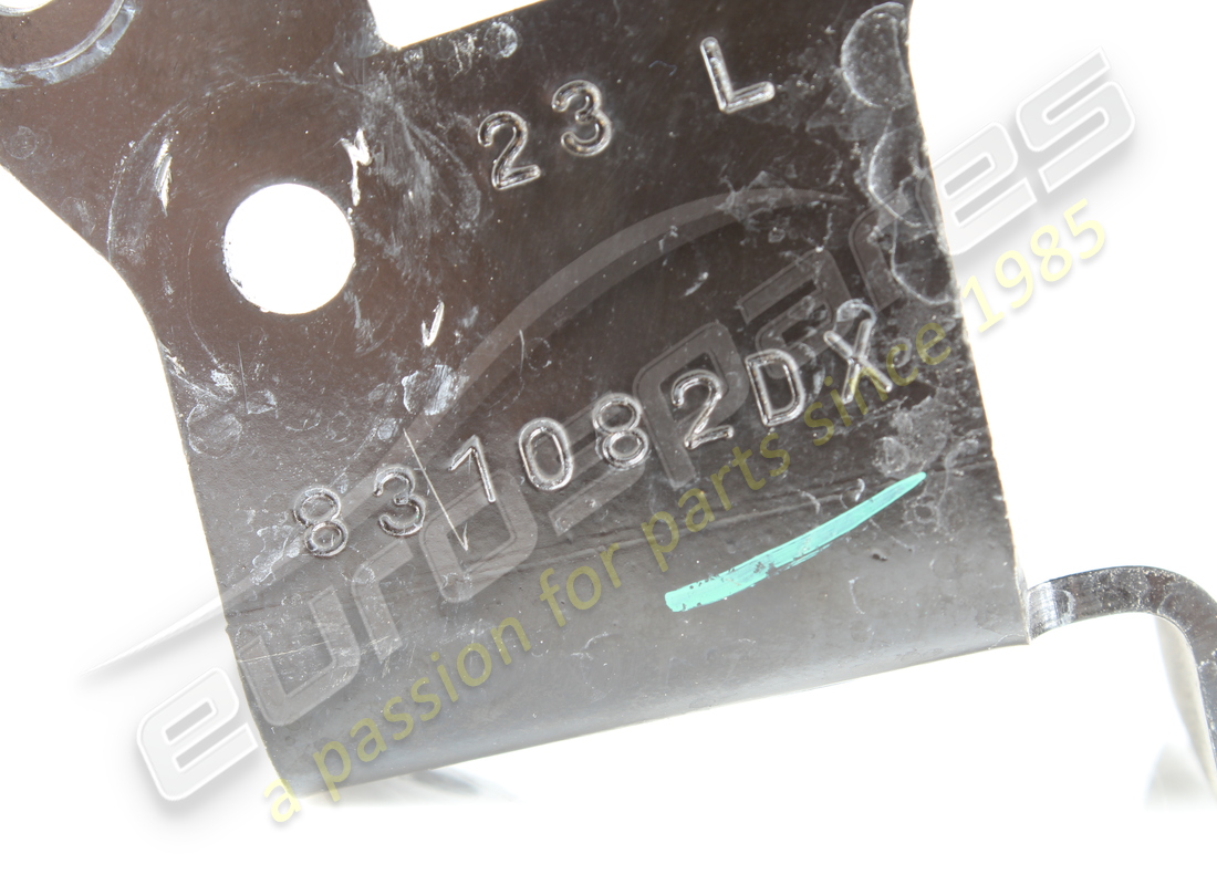 GEBRAUCHTE FERRARI RECHTE HALTERUNG. TEILENUMMER 831082 (4) gebrauchte ferrari rechte halterung. teilenummer 831082 (4)