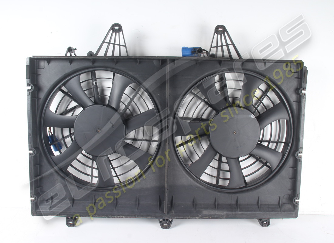 GEBRAUCHTE FERRARI HAUBE MIT ELEKTRISCHEN LÜFTERN. TEILENUMMER 267211 (2) gebrauchte ferrari haube mit elektrischen lüftern. teilenummer 267211 (2)