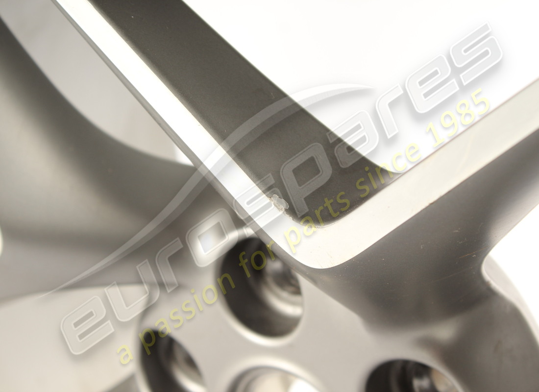 gebrauchtes ferrari rechtes hinterrad. teilenummer 861256 (4)