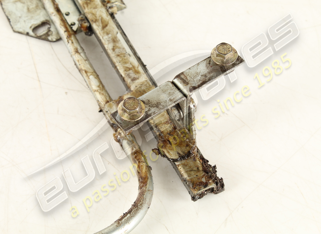 used ferrari rh window lift mechanism. part number 62302300 (3)