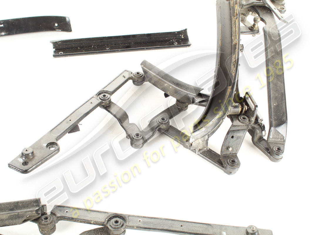 gebrauchtes maserati komplettes querträger für verdecke. teilenummer 66104700 (3)