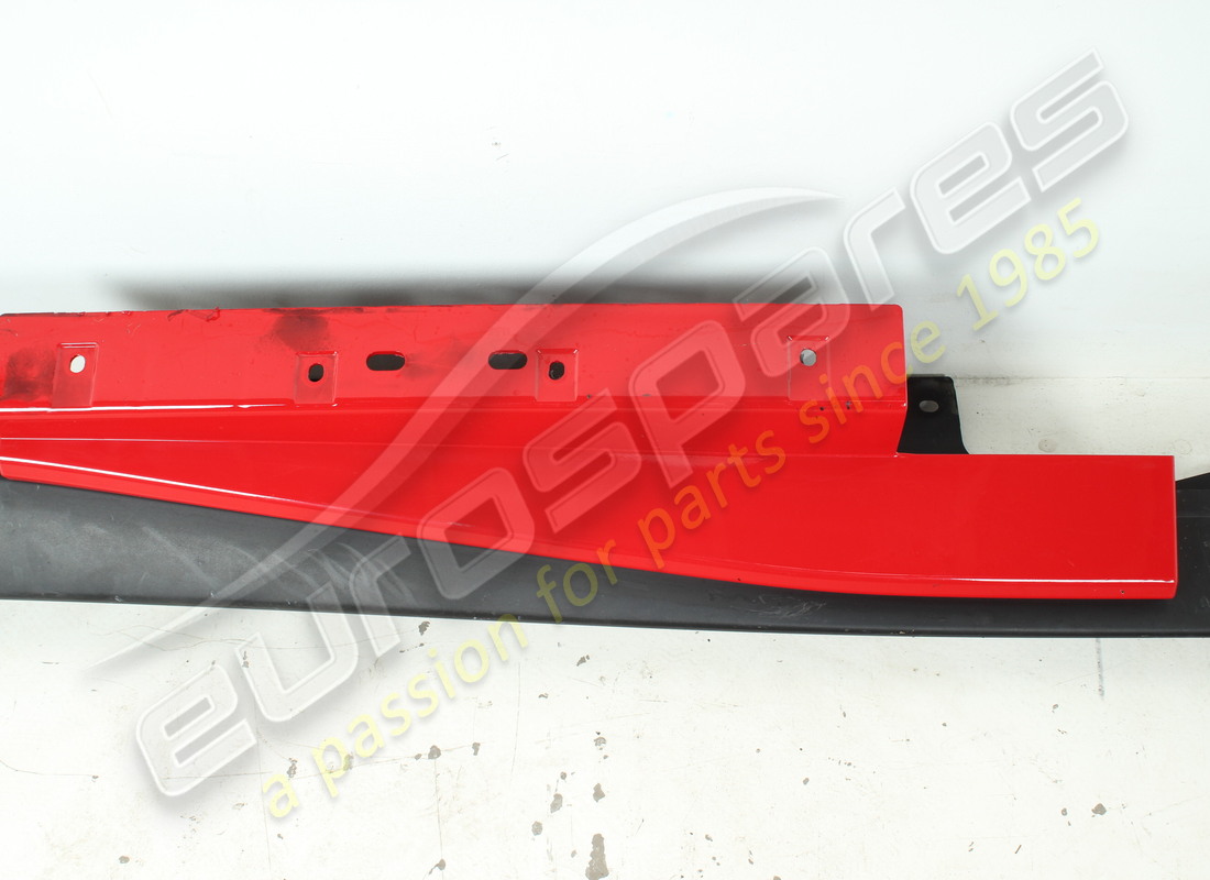 GEBRAUCHT Ferrari KOMPLETTE rechte Schwellerverkleidung. TEILENUMMER 88826110 (1)