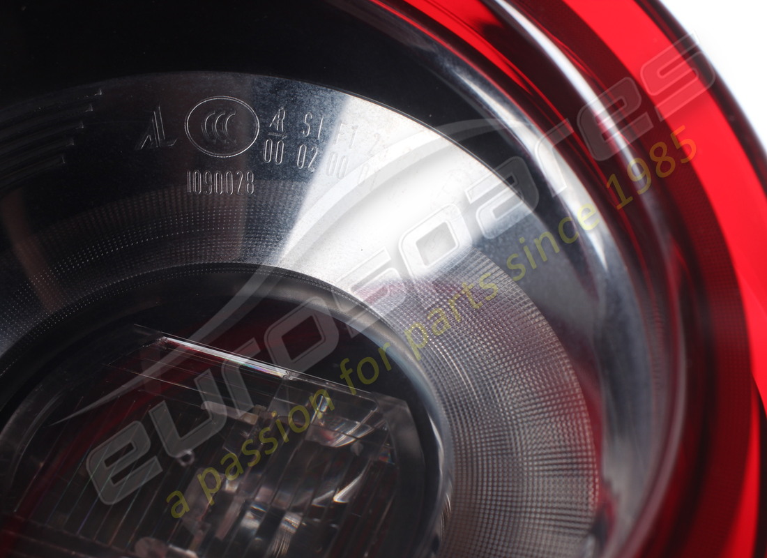 GEBRAUCHTES FERRARI ÄUSSERES RECHTES RÜCKLICHT. TEILENUMMER 317207 (5) gebrauchtes ferrari äusseres rechtes rücklicht. teilenummer 317207 (5)