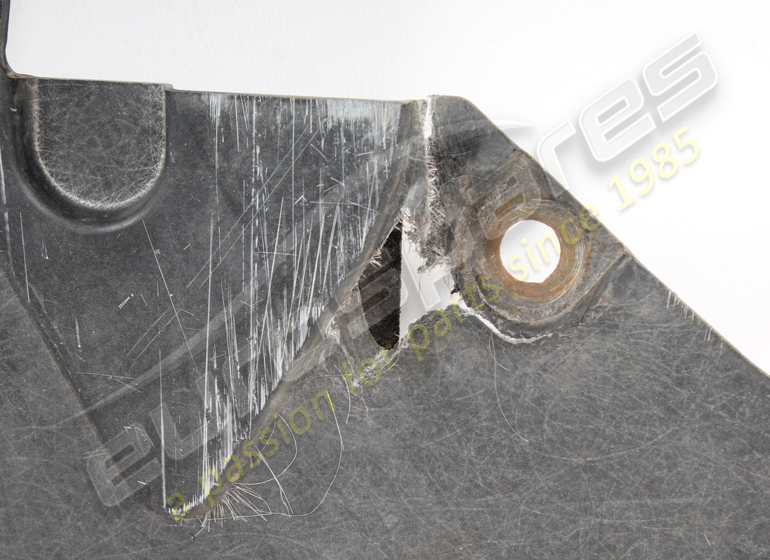 gebrauchter ferrari aereodynamischer unten vorne. teilenummer 81164200 (6)