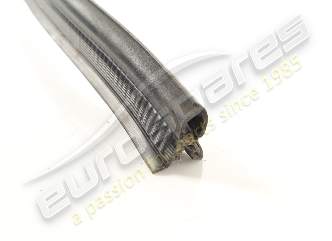 gebrauchte ferrari gummidichtung für die motorhaube. teilenummer 60949300 (3)