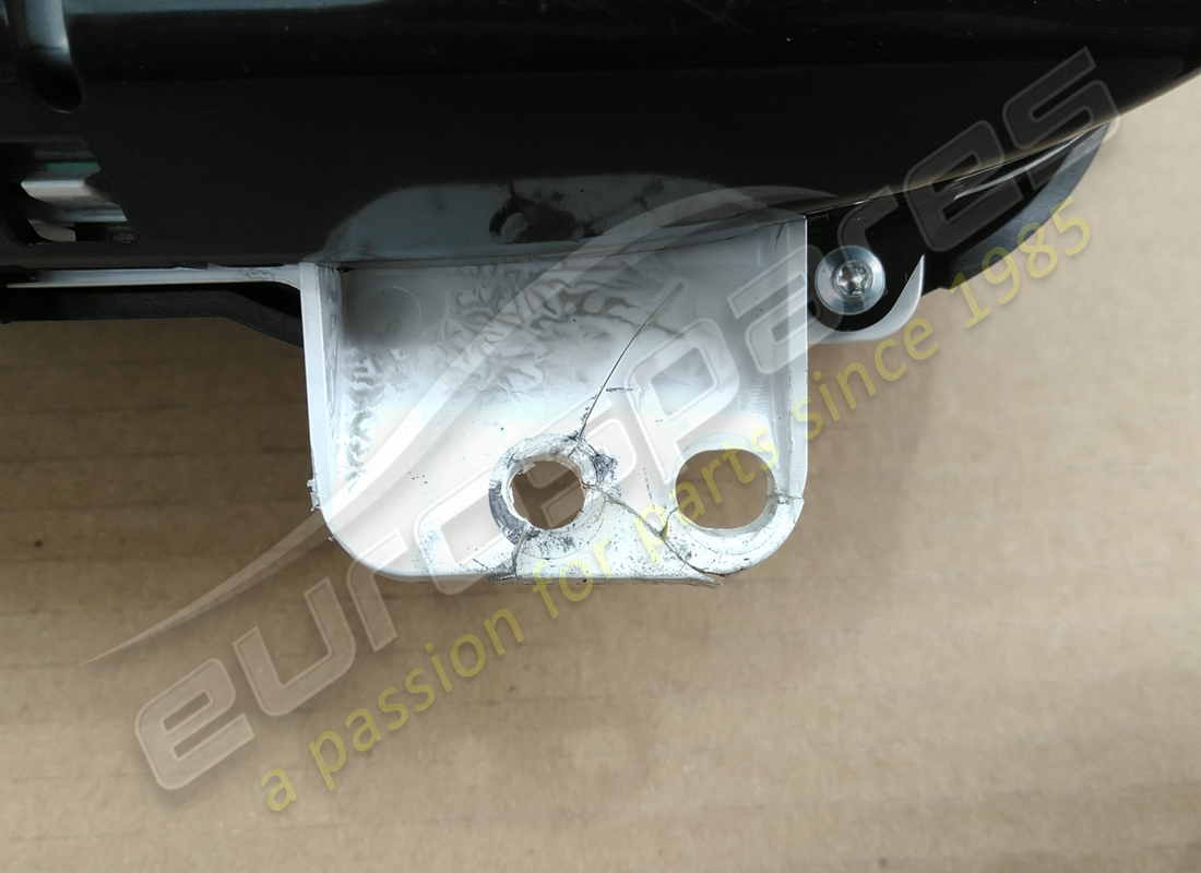 beschädigt maserati maserati teil 670100154. teilenummer 670100154 (3)