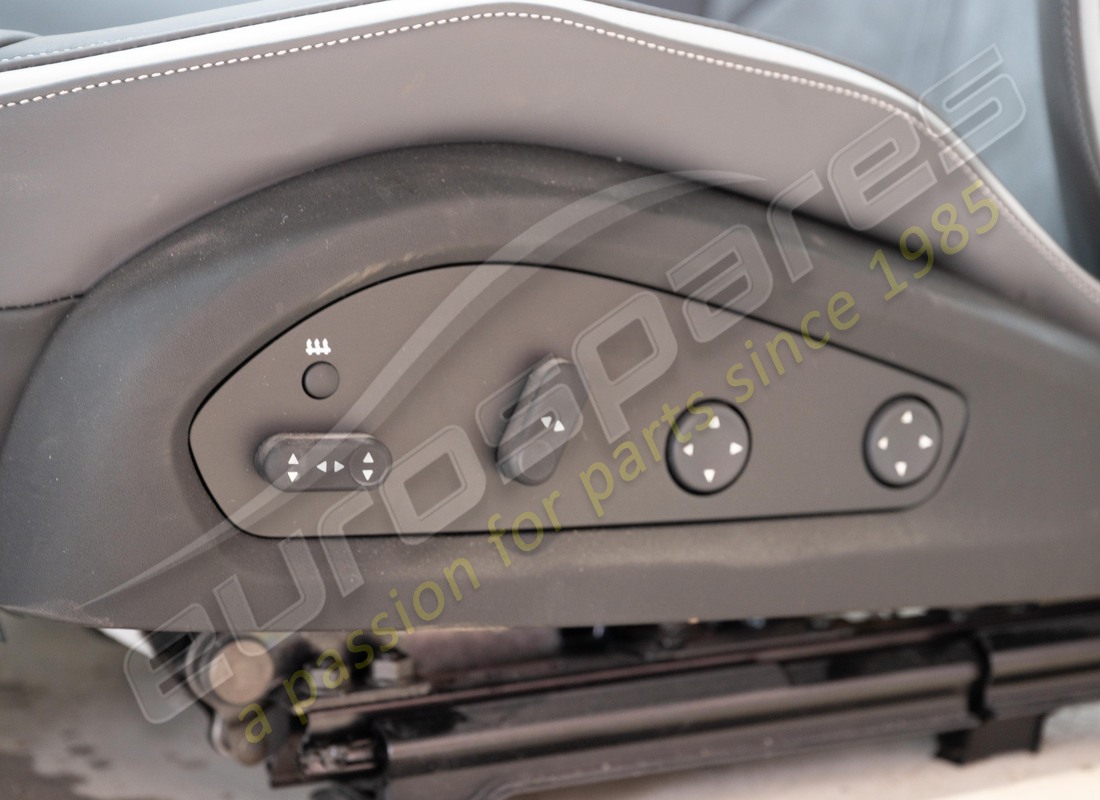 beschädigt ferrari vollelektrisch std-stil sitze mit alcantara-mitte und lederpolster, pferdemuster auf der kopfstütze. teilenummer eap1563082 (12)