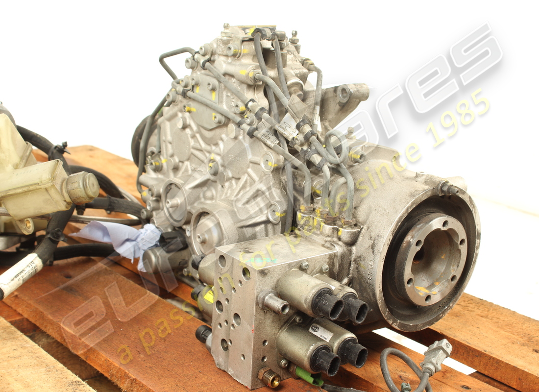 beschädigte ferrari nebenantriebseinheit. teilenummer 305902 (2)