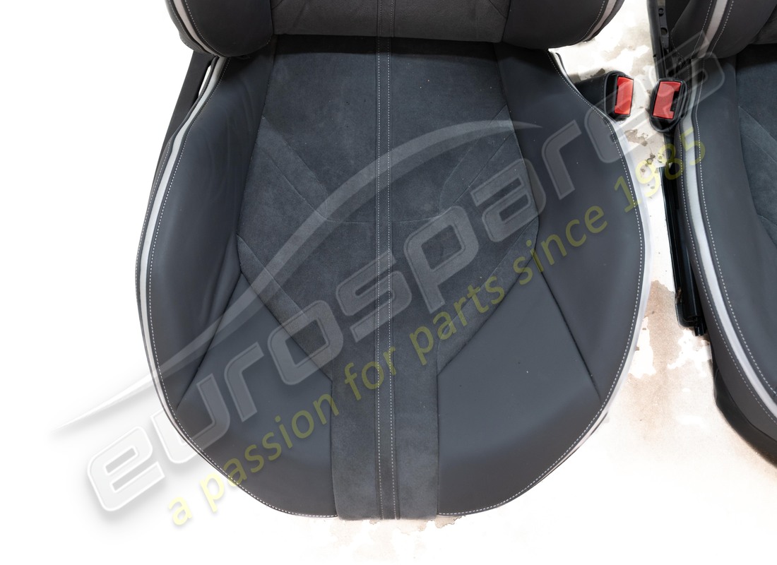 beschädigt ferrari vollelektrisch std-stil sitze mit alcantara-mitte und lederpolster, pferdemuster auf der kopfstütze. teilenummer eap1563082 (6)