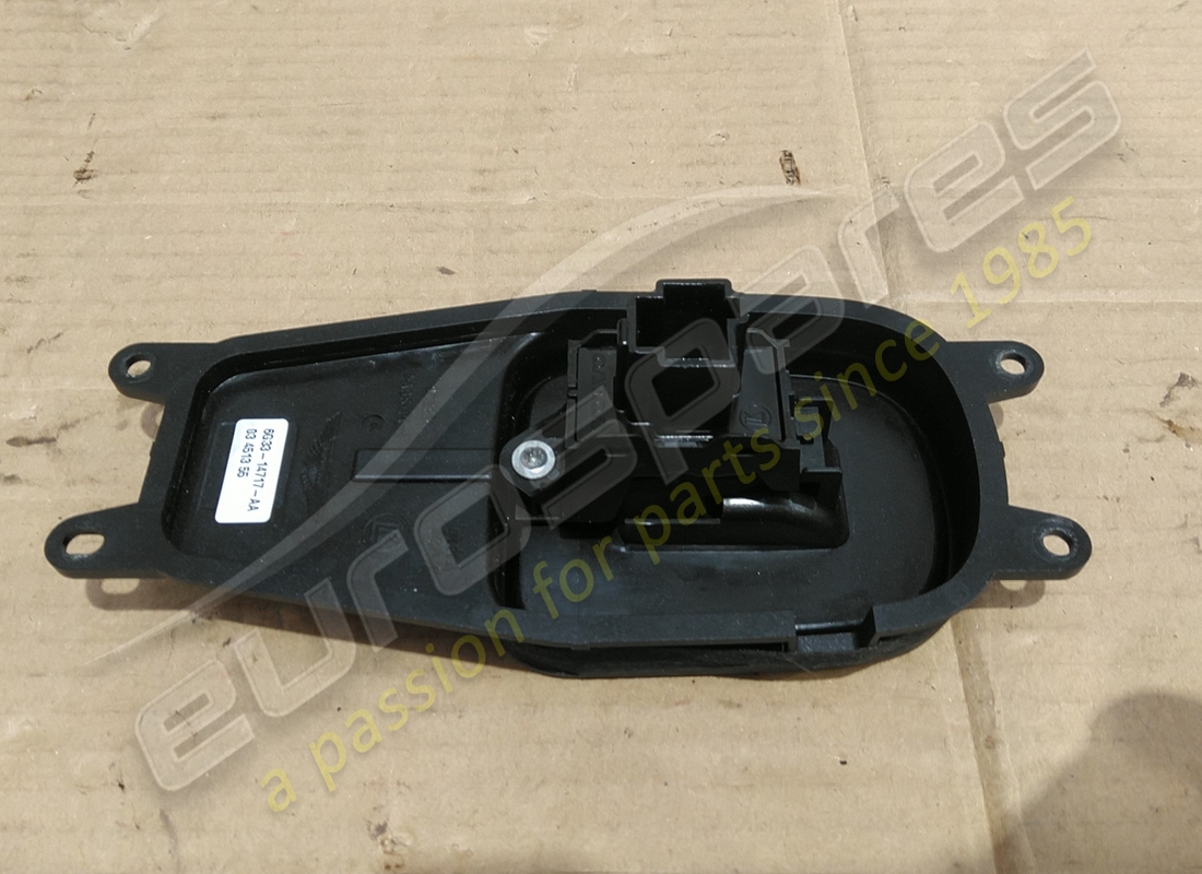 gebrauchter aston martin fensterheberschalter, beifahrerseite. teilenummer 6g3314717aa (2)