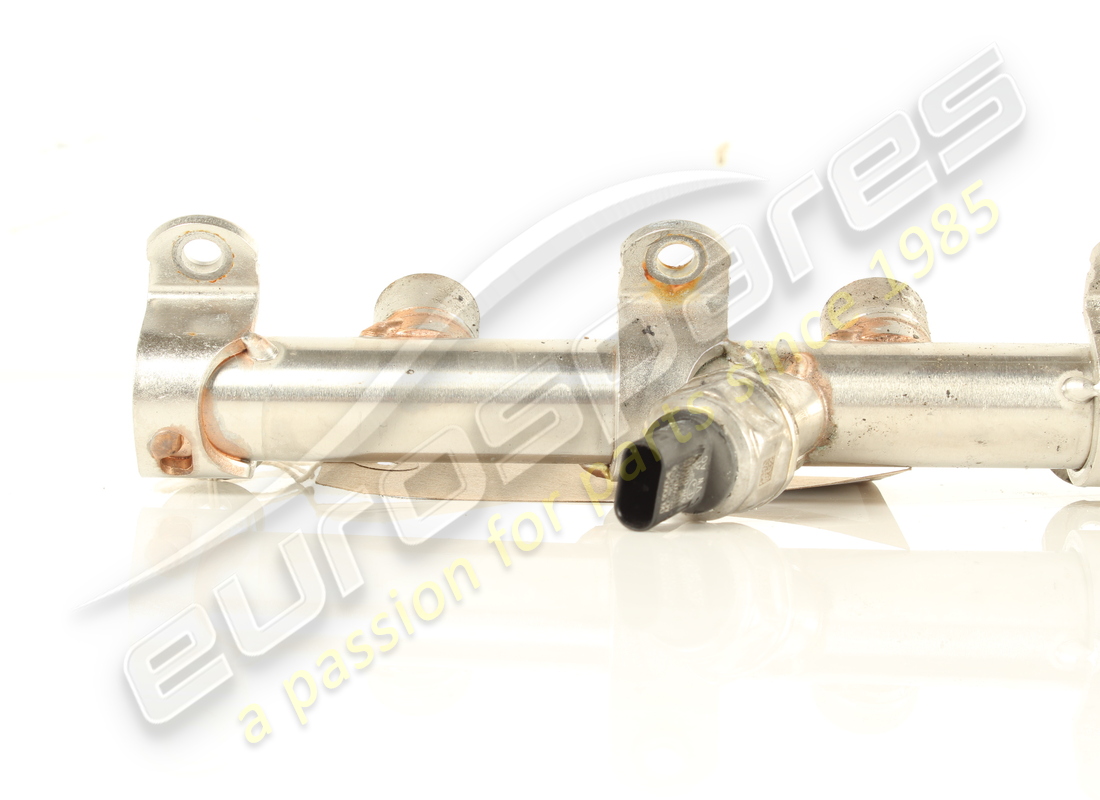 gebrauchtes lamborghini kraftstoffverteilerrohr. teilenummer 0p2133315a (2)