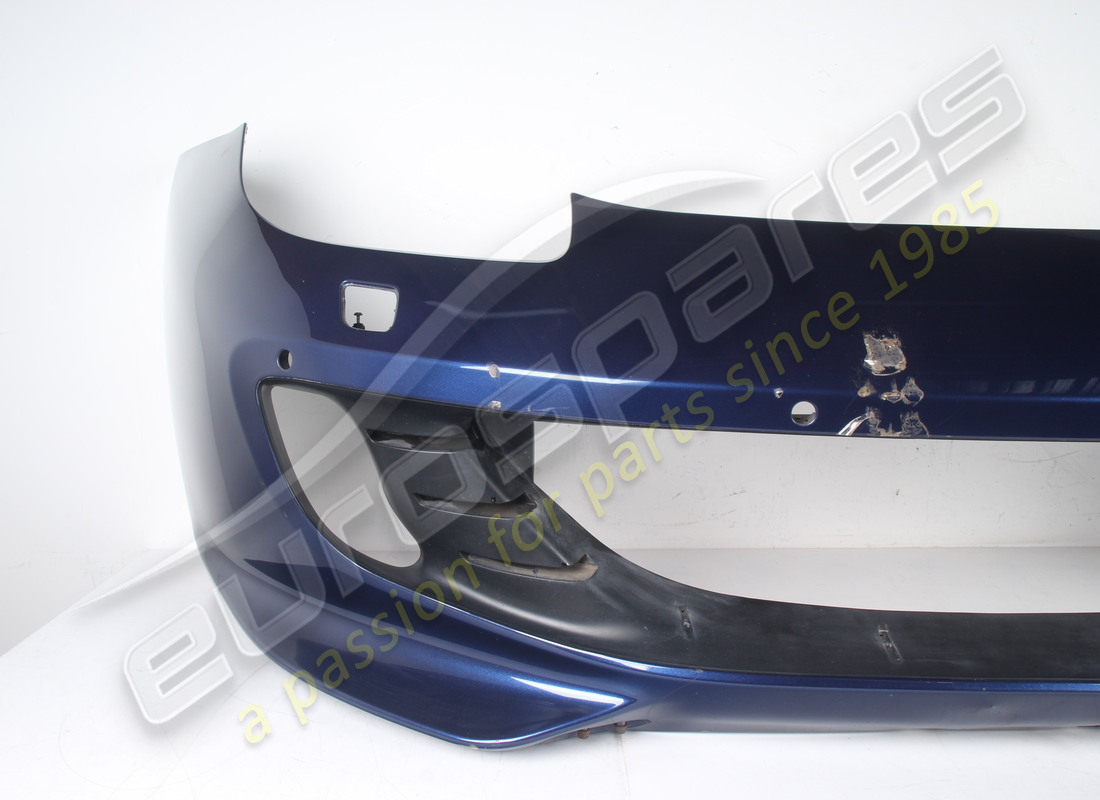 GEBRAUCHTER FERRARI FRONTSTOßSTANGE. TEILENUMMER 89047110 (2) gebrauchter ferrari frontstoßstange. teilenummer 89047110 (2)