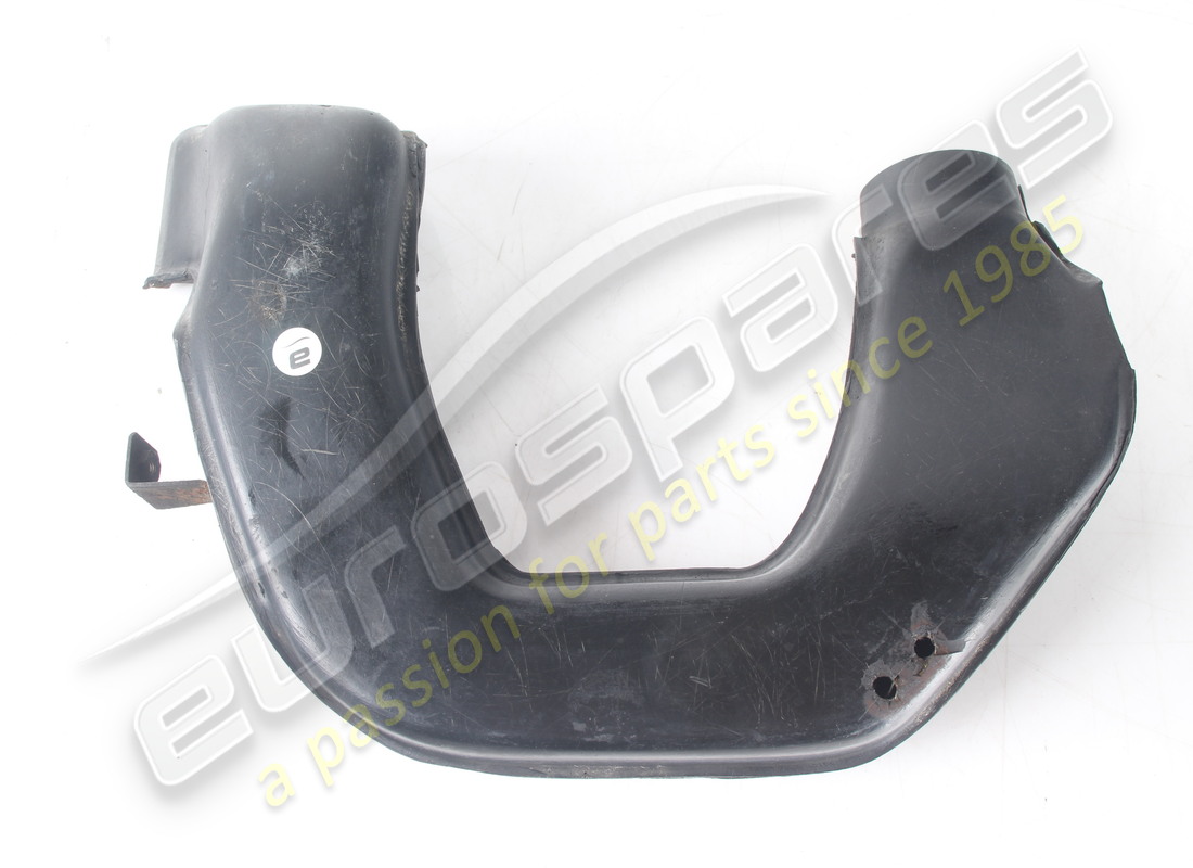 VERWENDETER LH-LUFTKANAL AM UNTERBODEN MASERATI. TEILENUMMER 386100155 (2) verwendeter lh-luftkanal am unterboden maserati. teilenummer 386100155 (2)