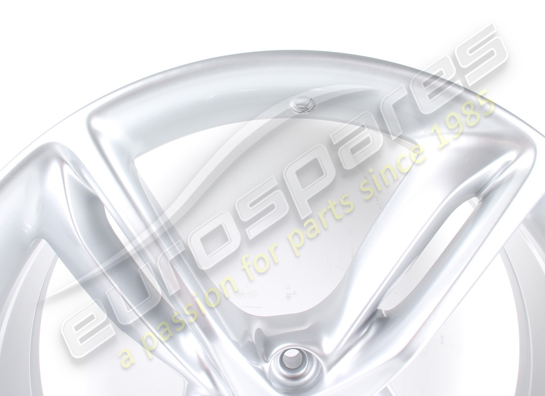 ÜBERHOLTES FERRARI VORDERRAD. TEILENUMMER 328456 (2) überholtes ferrari vorderrad. teilenummer 328456 (2)