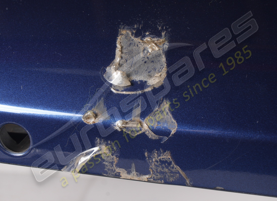 GEBRAUCHTER FERRARI FRONTSTOßSTANGE. TEILENUMMER 89047110 (12) gebrauchter ferrari frontstoßstange. teilenummer 89047110 (12)