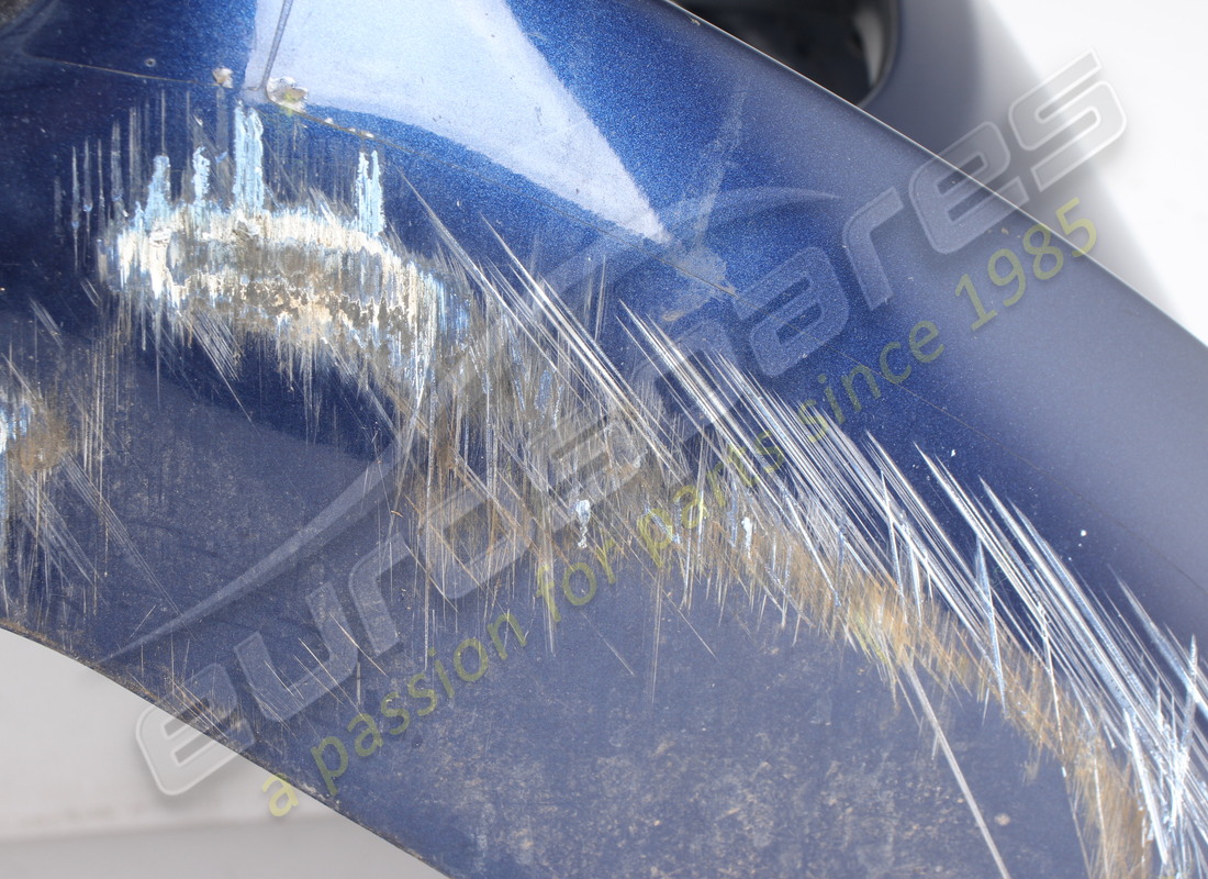 GEBRAUCHTER FERRARI FRONTSTOßSTANGE. TEILENUMMER 89047110 (8) gebrauchter ferrari frontstoßstange. teilenummer 89047110 (8)