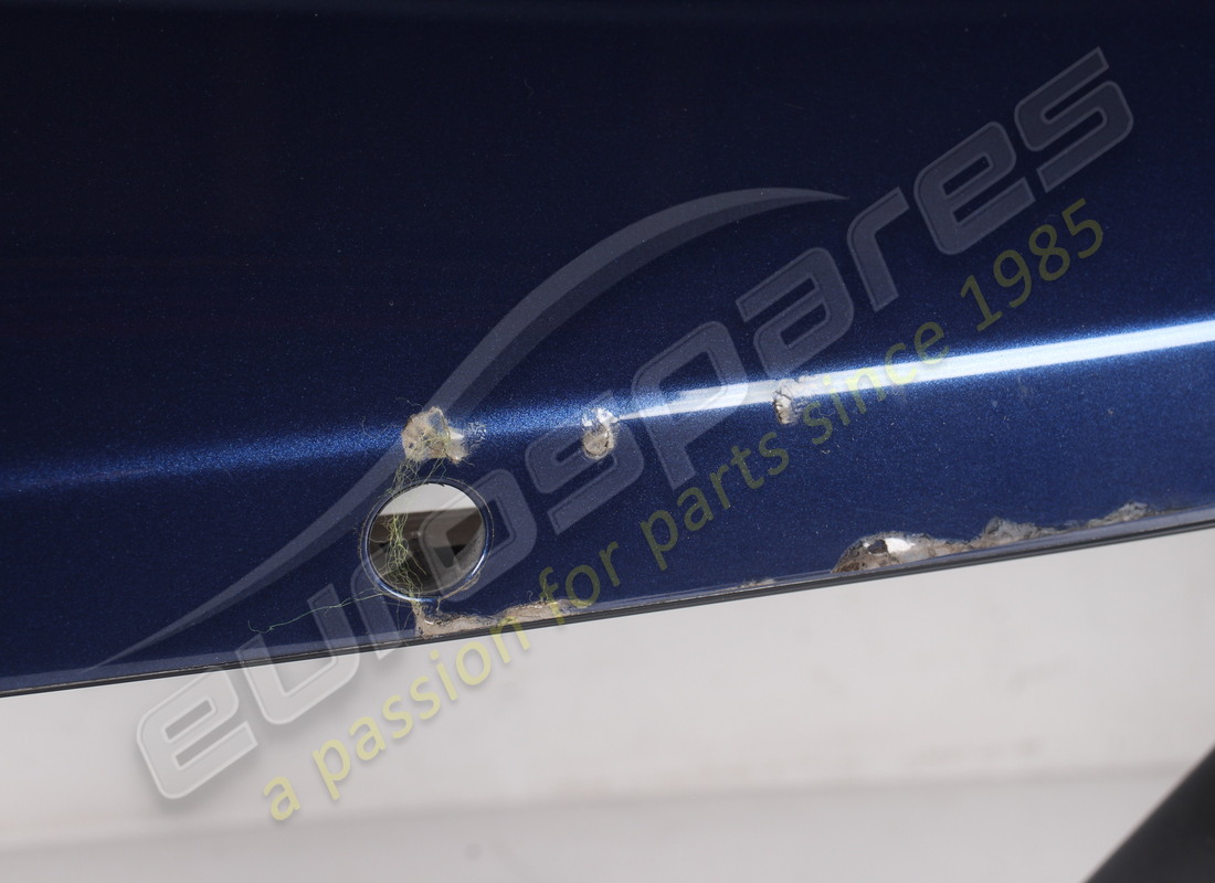 GEBRAUCHTER FERRARI FRONTSTOßSTANGE. TEILENUMMER 89047110 (15) gebrauchter ferrari frontstoßstange. teilenummer 89047110 (15)