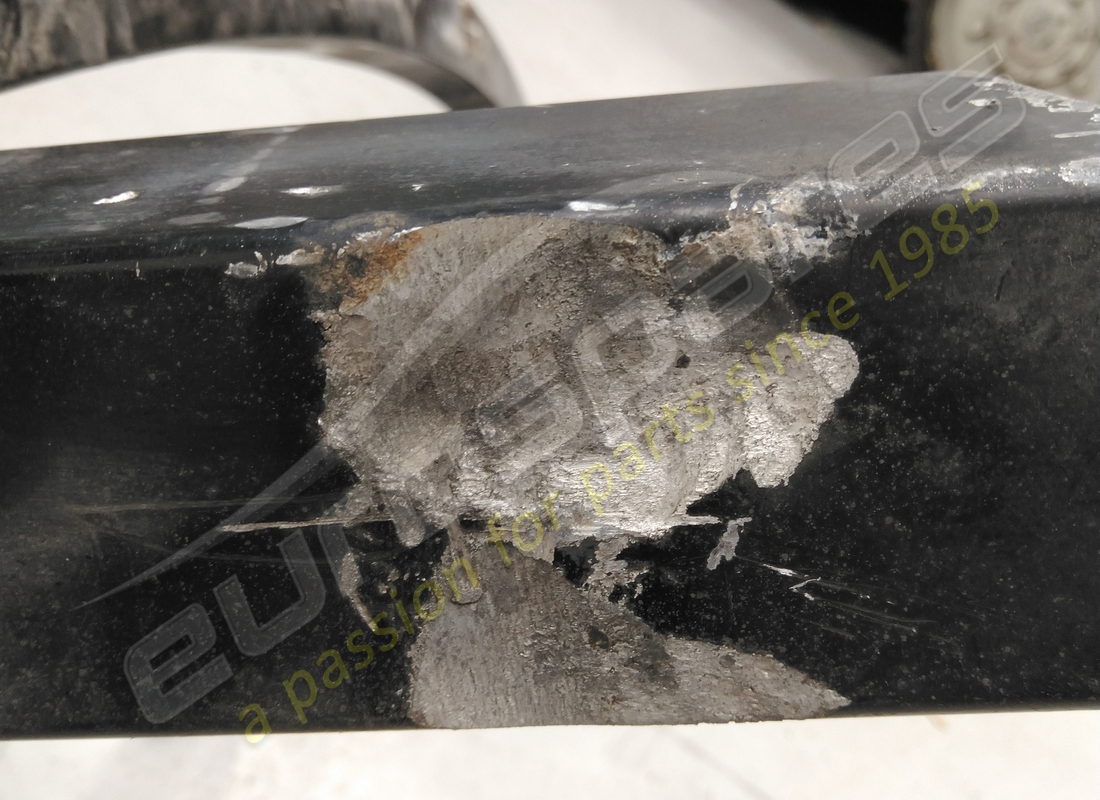 beschädigter lamborghini hinterer stoßfänger. teilenummer 400807307 (2)