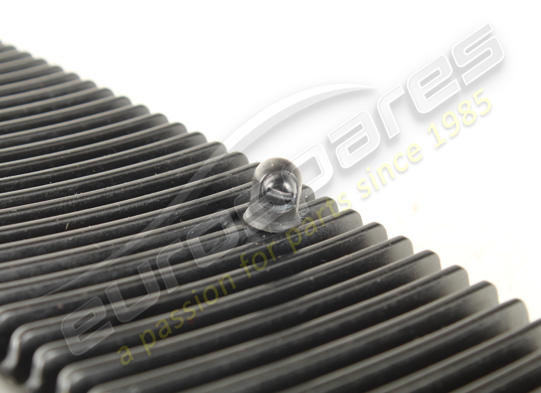 used ferrari rh grille rhd part number 60587700 (3)