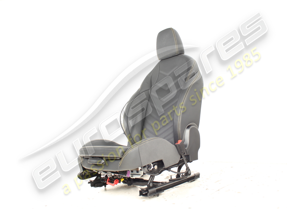 beschädigte maserati vordere rechte sitzbaugruppe. teilenummer 670207074 (3)