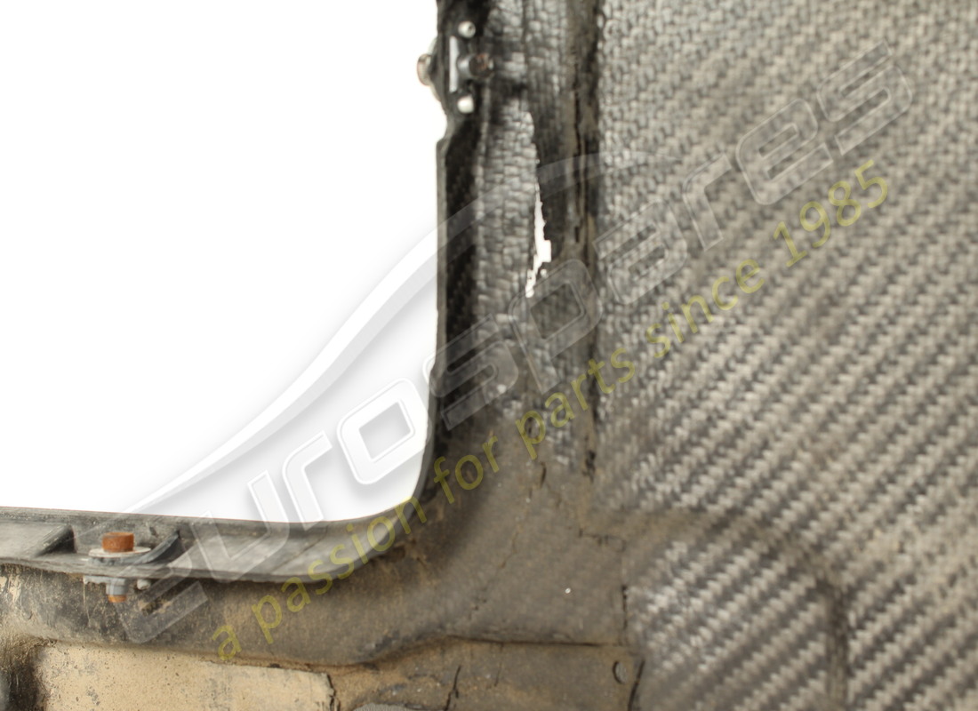beschädigtes ferrari hinteres unterbodenschild. teilenummer 765629 (4)