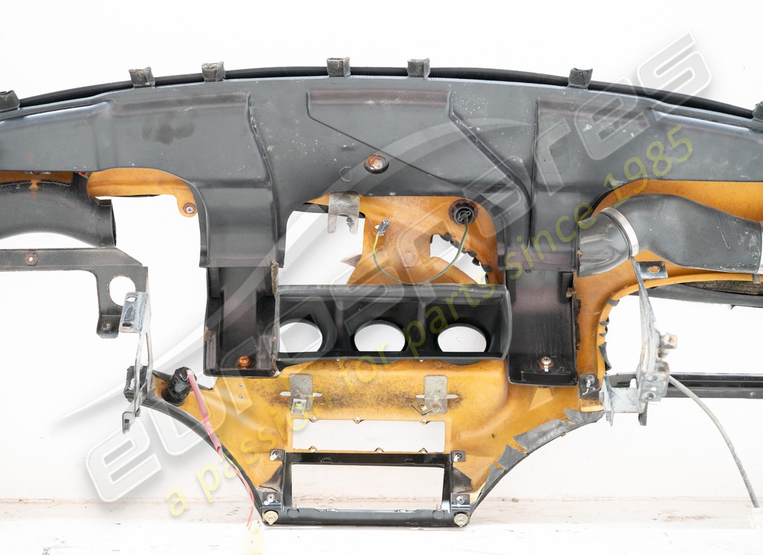 beschädigte ferrari rhd-armaturenbaugruppe in schwarz vm8500. teilenummer 65113800 (11)