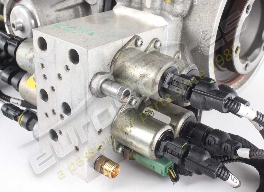 GEBRAUCHTE FERRARI NEBENANTRIEBSEINHEIT. TEILENUMMER 324841 (4) gebrauchte ferrari nebenantriebseinheit. teilenummer 324841 (4)