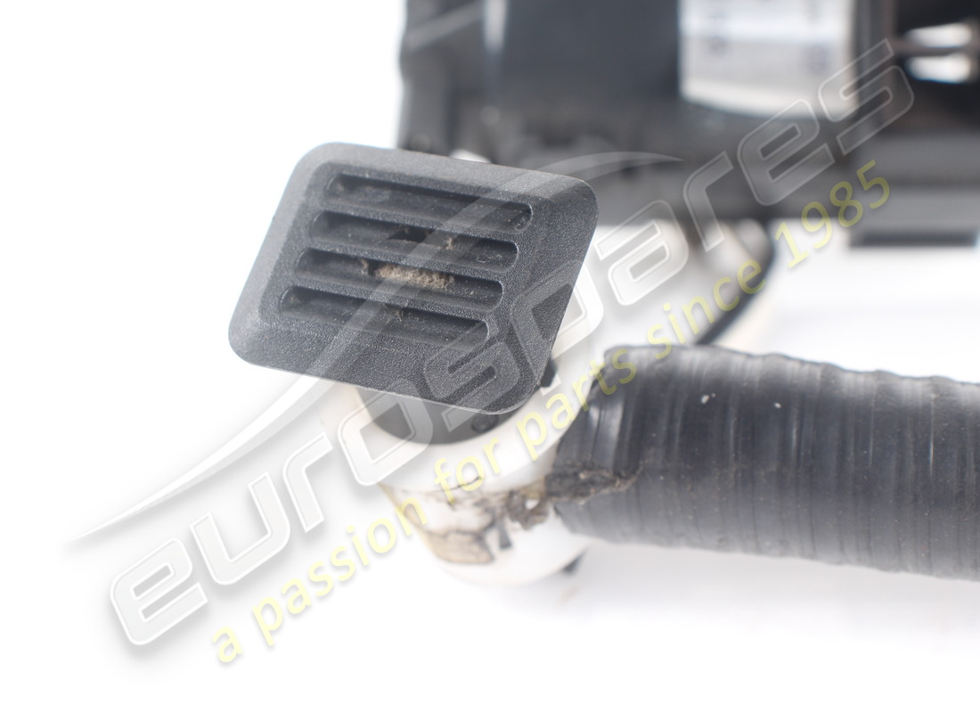 VERWENDET MASERATI INNEN-TEMPERATURSENSOR. TEILENUMMER 375530199 (3) verwendet maserati innen-temperatursensor. teilenummer 375530199 (3)