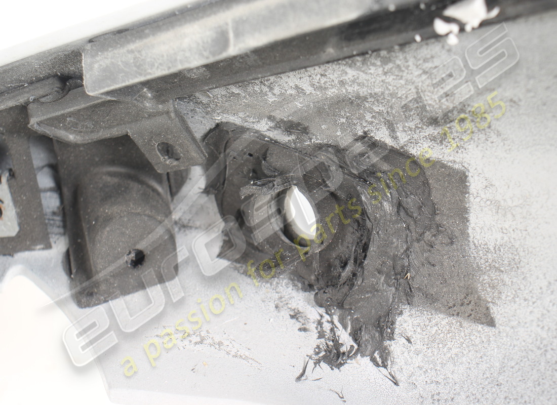 beschädigter ferrari vorderer stoßfänger. teilenummer 89041710 (6)
