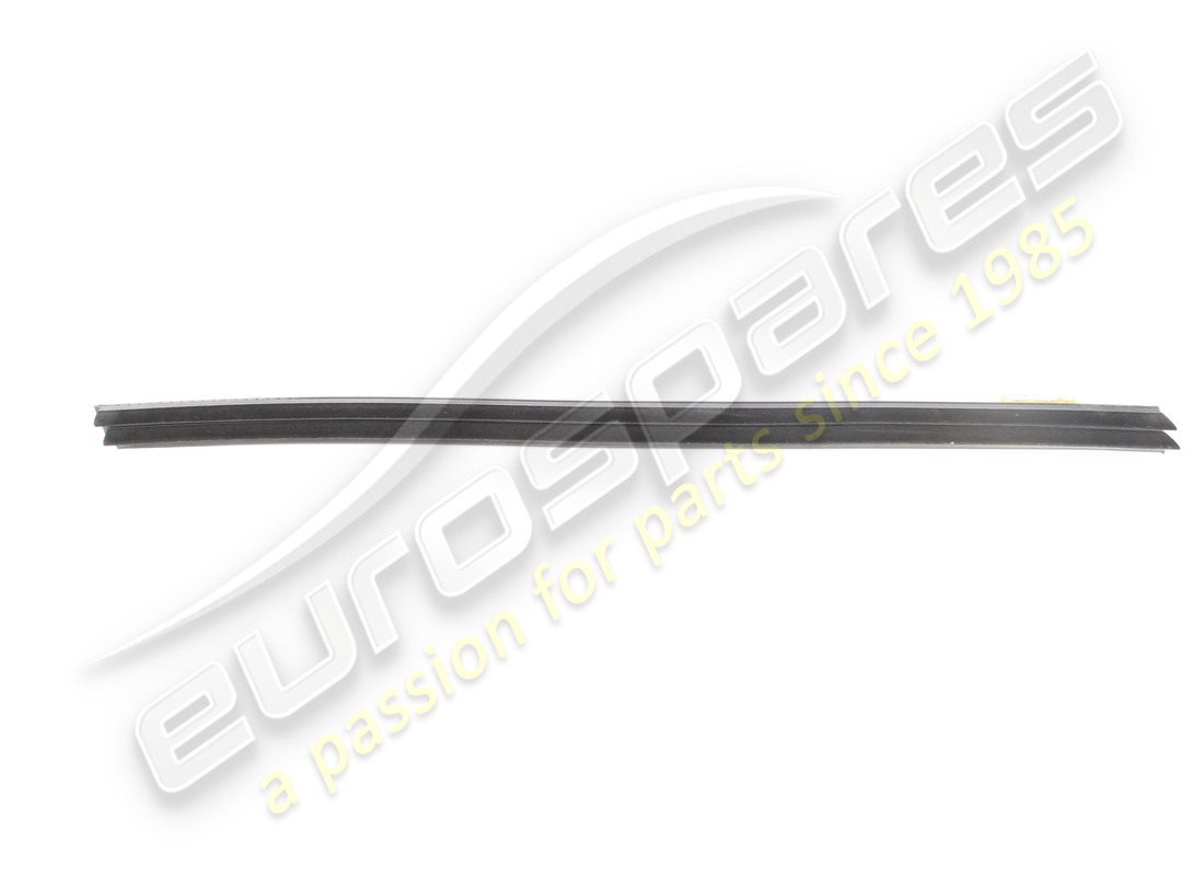 USED MASERATI RH FRONT OUTER GLASS SCRAPER . PART NUMBER 670308704 (1)