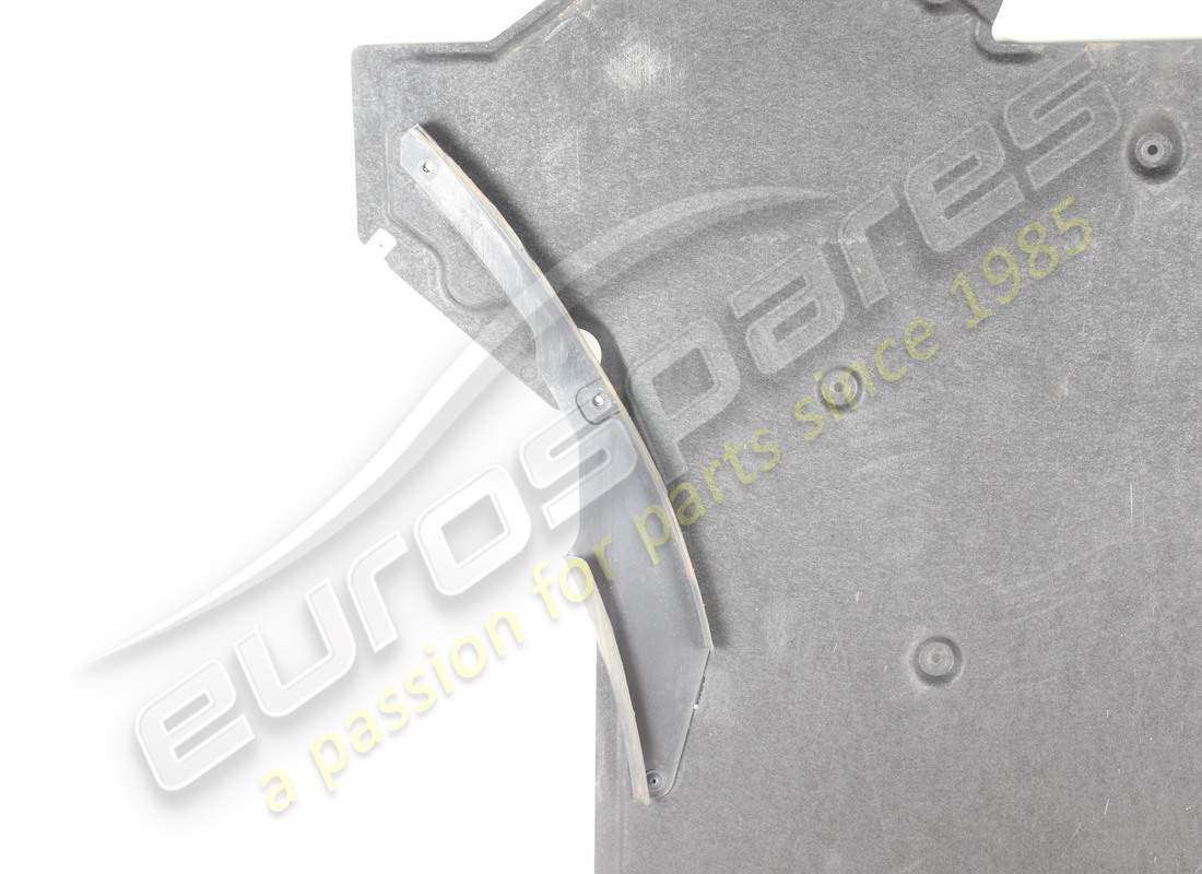 beschädigte porsche unterbodenverkleidung. teilenummer 992825523m (4)