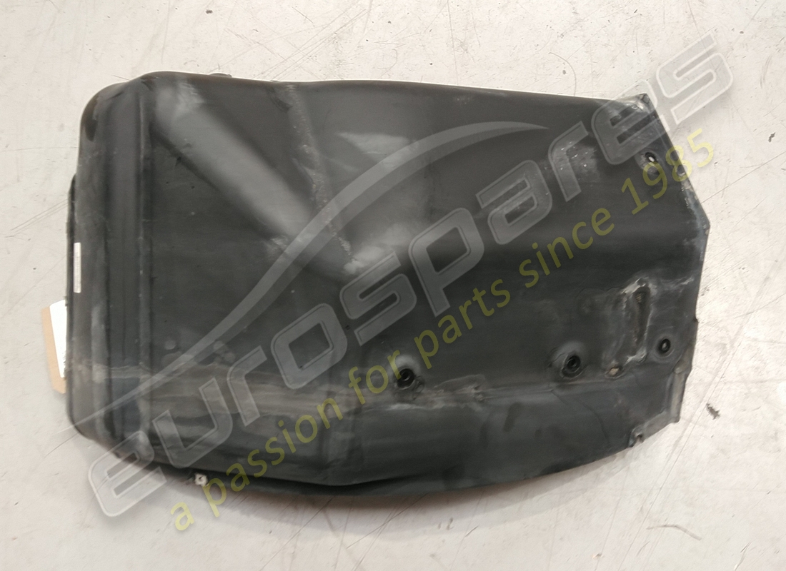 Beschädigtes Lamborghini Radhausgehäuse. TEILENUMMER 400821191A (1)