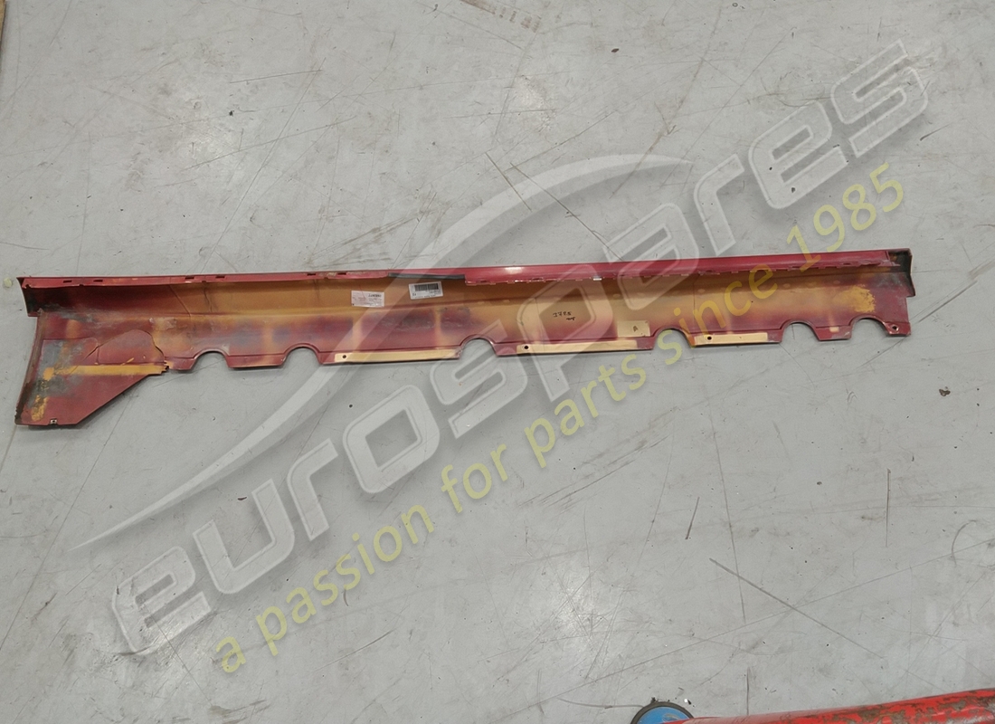 beschädigte lamborghini kipphebelabdeckung, links. teilenummer 400853563 (1)