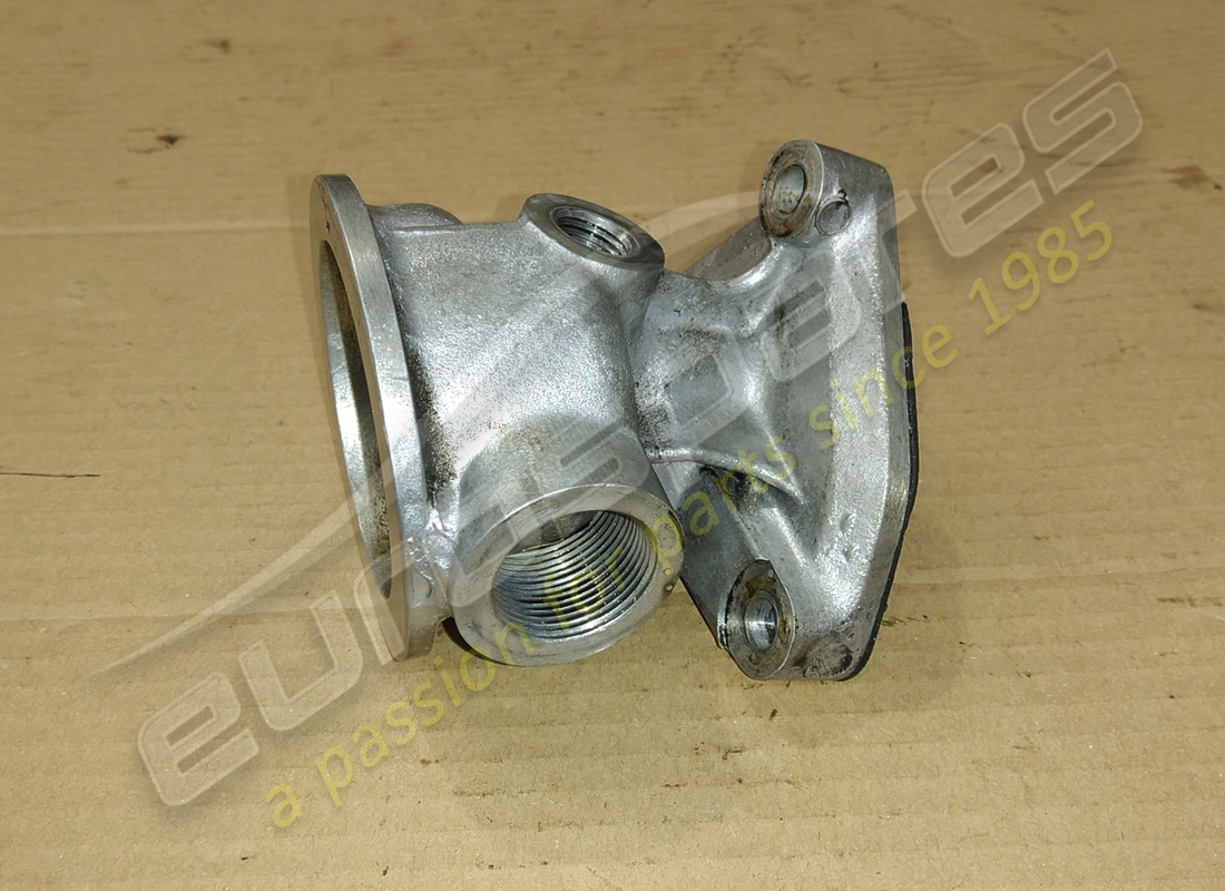 gebrauchter ferrari ölfiltersockel. teilenummer 123863 (2)