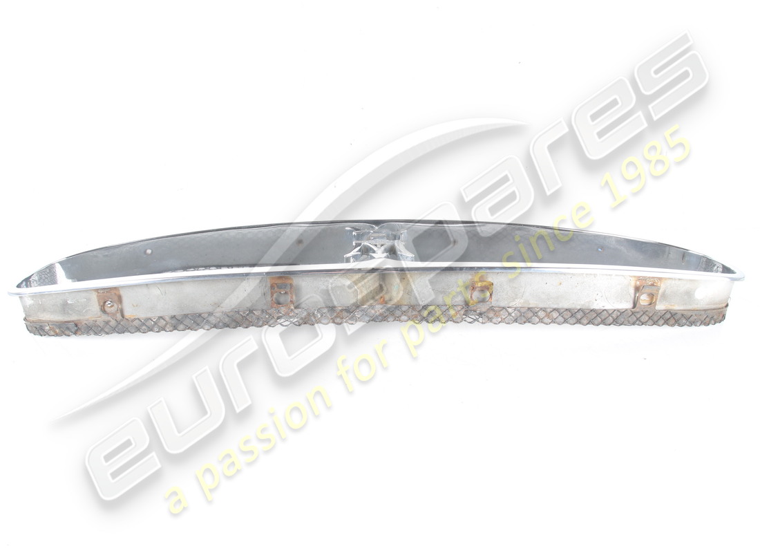 used maserati complete radiator grill. part number 386300105 (2)