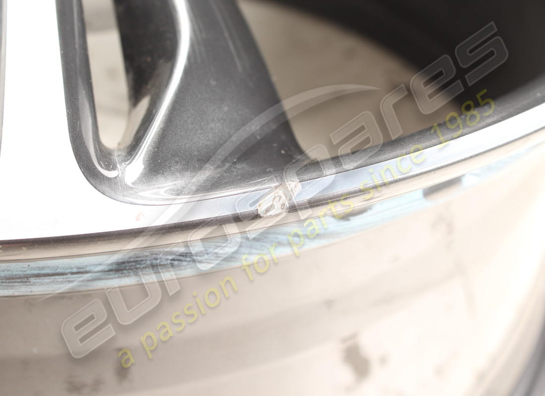 beschädigt ferrari cerchio forg ant sx t grau d. teilenummer 986211 (5)