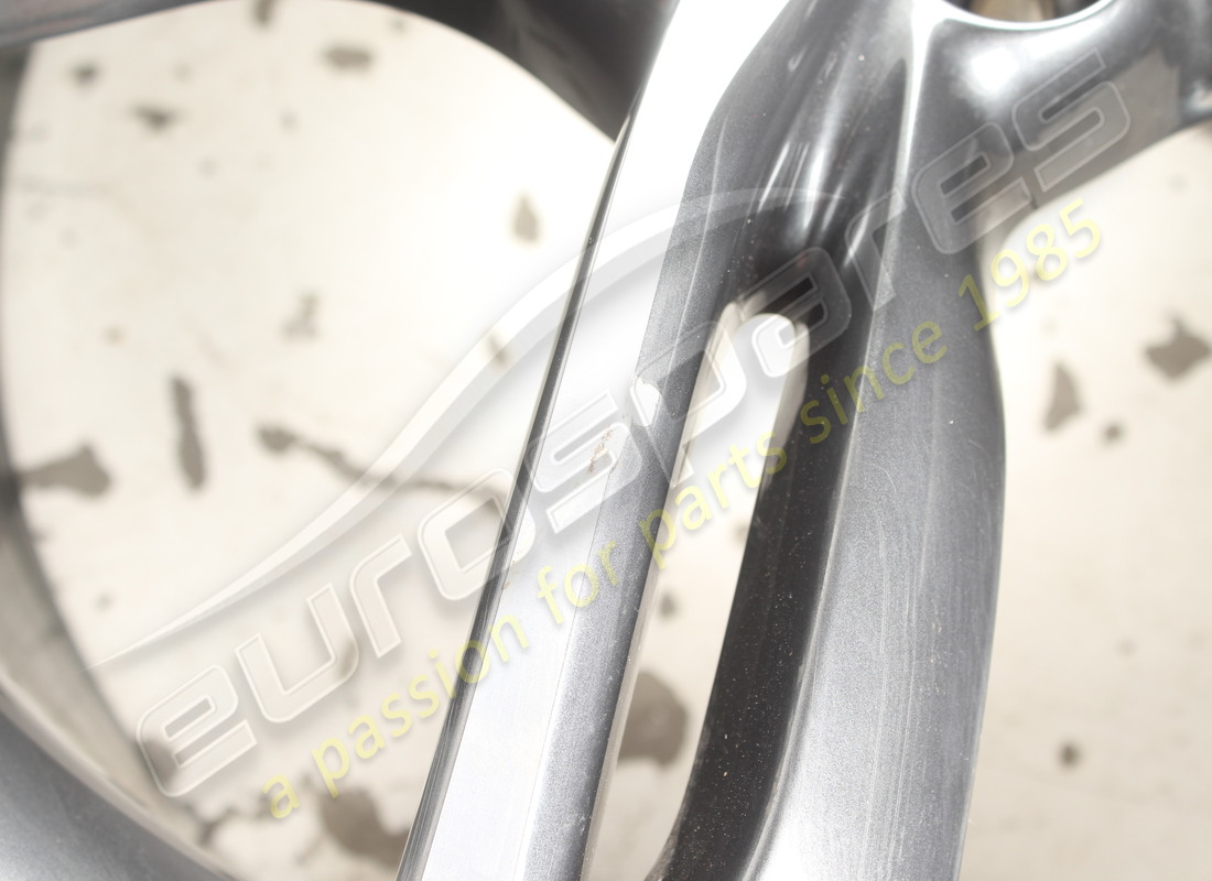 beschädigt ferrari cerchio forg ant sx t grau d. teilenummer 986211 (4)