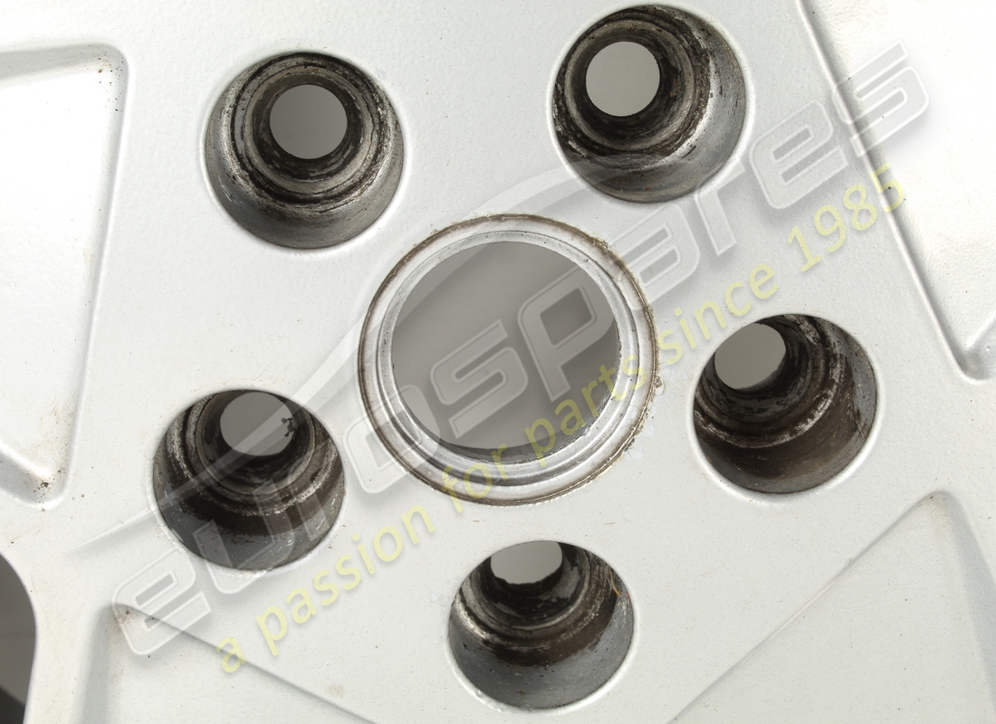 GEBRAUCHTES FERRARI RENNRAD VORNE 3.2 MQV. TEILENUMMER 127465 (2) gebrauchtes ferrari rennrad vorne 3.2 mqv. teilenummer 127465 (2)