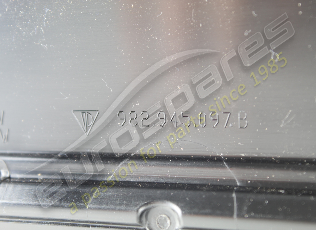 NEUE PORSCHE BREMSLEUCHTE. TEILENUMMER 982945097B (6) neue porsche bremsleuchte. teilenummer 982945097b (6)