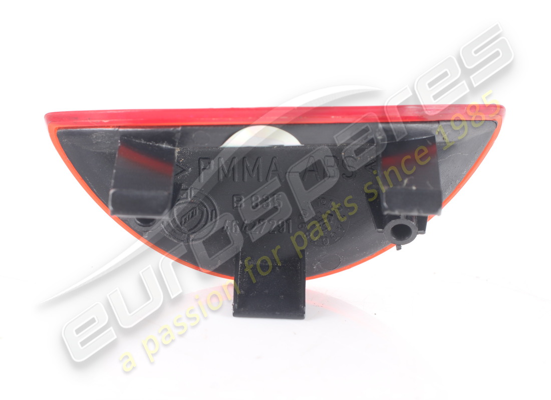 GEBRAUCHTER REFLEKTOR MASERATI FÜR TÜRVERKLEIDUNG. TEILENUMMER 46427291 (2) gebrauchter reflektor maserati für türverkleidung. teilenummer 46427291 (2)