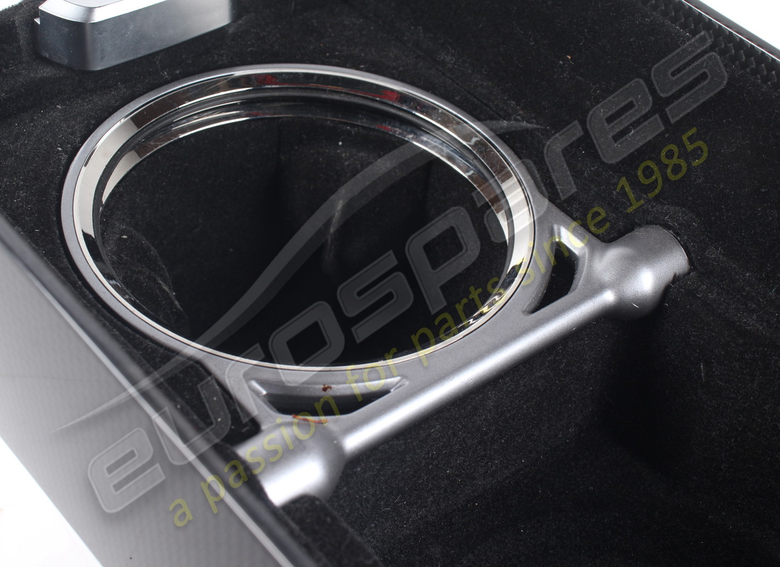 GEBRAUCHTER FERRARI VORDERER BEHÄLTER. TEILENUMMER 88042500 (11) gebrauchter ferrari vorderer behälter. teilenummer 88042500 (11)