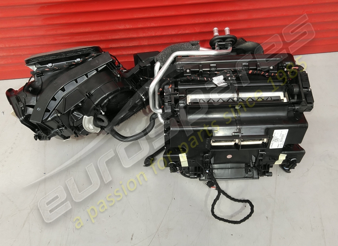 GEBRAUCHTES Lamborghini VERDAMPFERGEHÄUSE MIT . TEILENUMMER 4M2820023 (1)